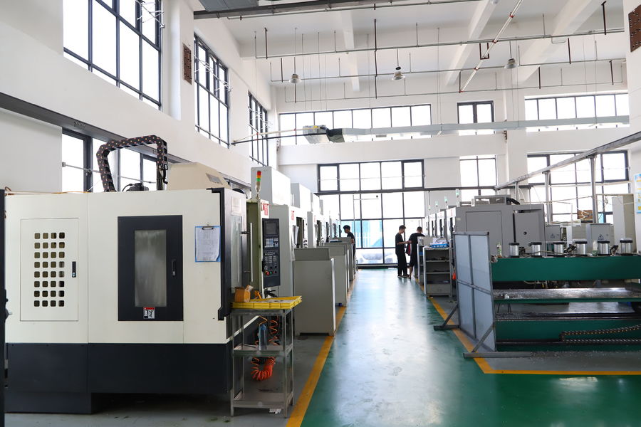 Luoyang Hypersolid Metal Tech Co., Ltd ligne de production du fabricant